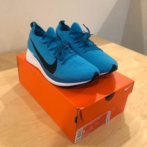 NEW - Nike zoom fly knit